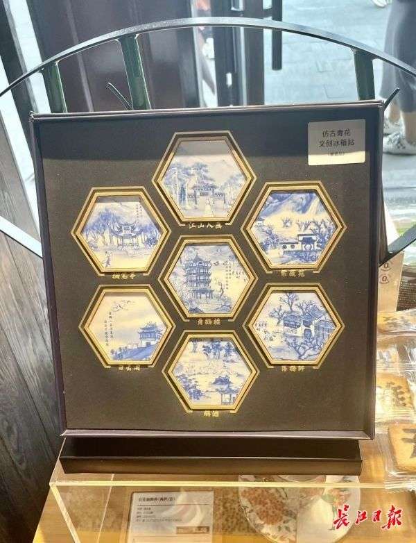 實(shí)用又經(jīng)典！黃鶴樓上新300余款荊楚文創(chuàng)產(chǎn)品，文藝創(chuàng)作煥發(fā)新彩